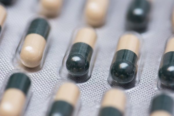 Inhibidores JAK para la alopecia areata