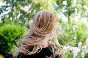 Caída del pelo en primavera, ¿a qué se debe?